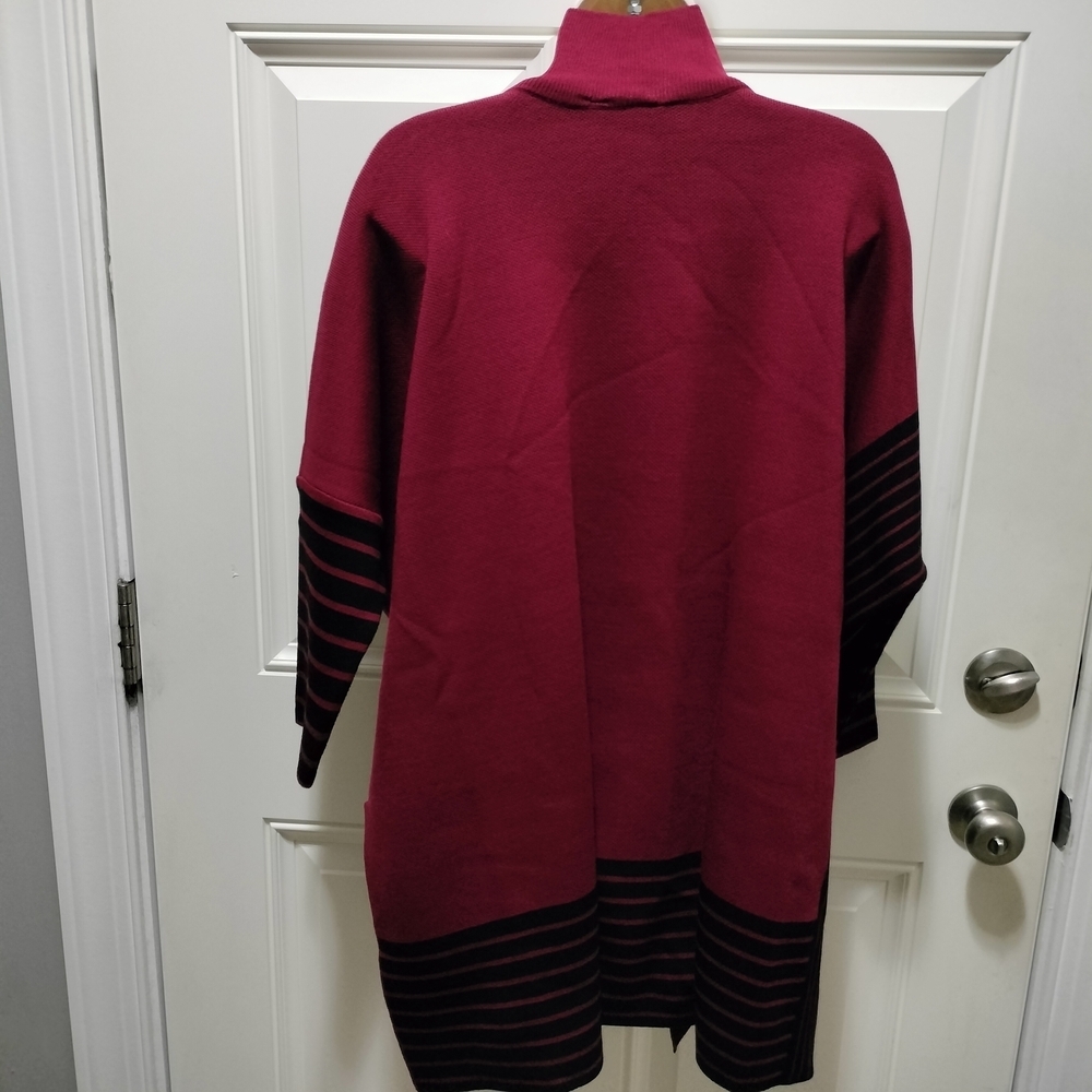 Chic Burgundy Turtleneck Poncho Size XL - Picture 4 of 6